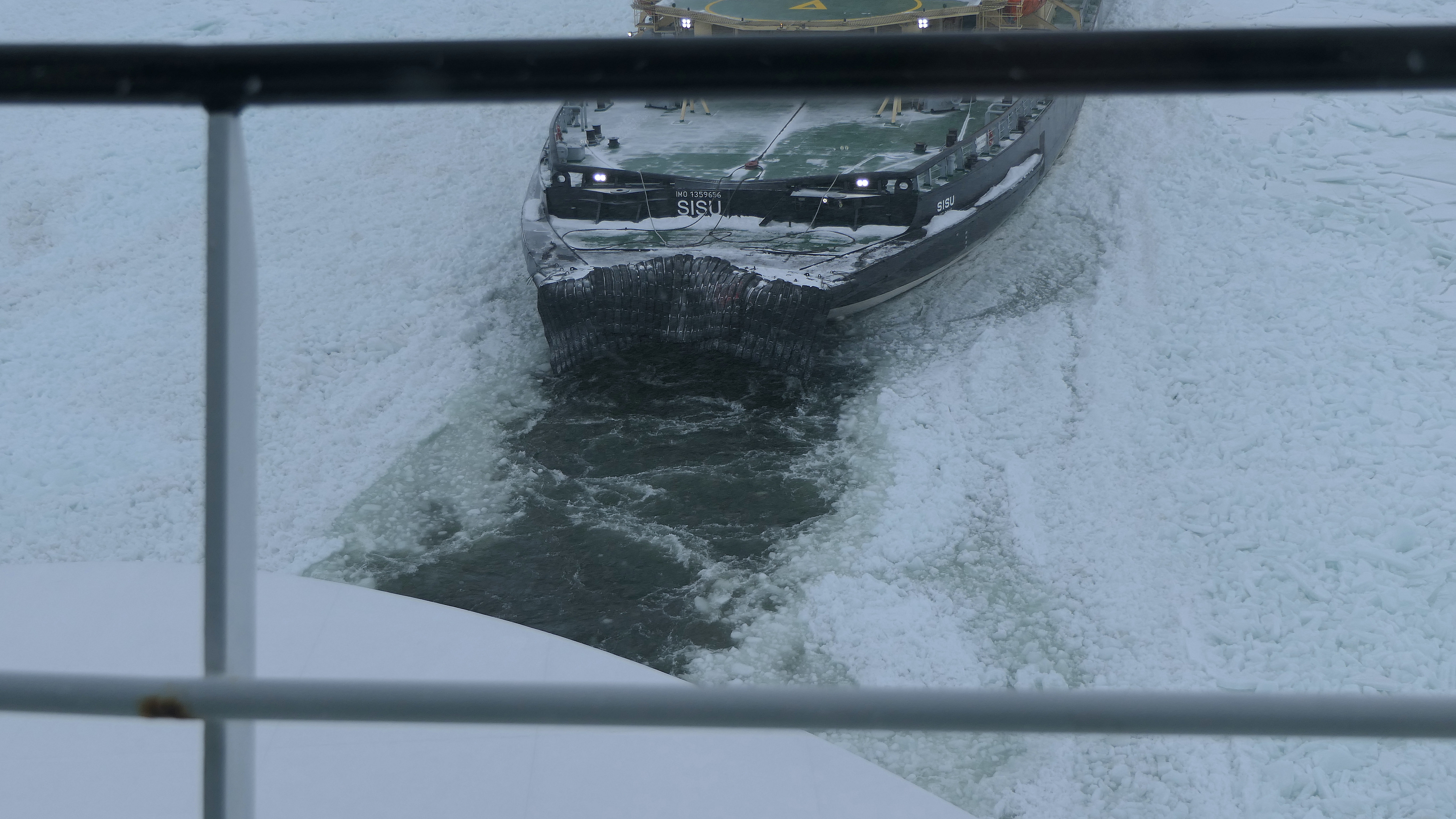 Der Eisbrecher "SISU" wird uns verordnet